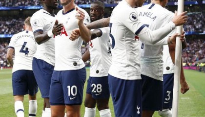  阿森纳客场逆转曼联扳回争冠悬念  