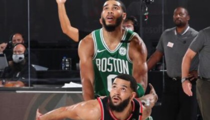  塔图姆35分绿军横扫猛龙  